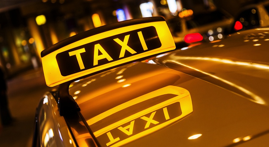 Алматы: Шетелдік туристі алдаған такси қызметкері жазаланды