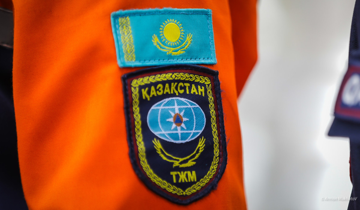 Қарағандыда ТЖМ қызметкерлері 7 жастағы қызды құтқарып қалды