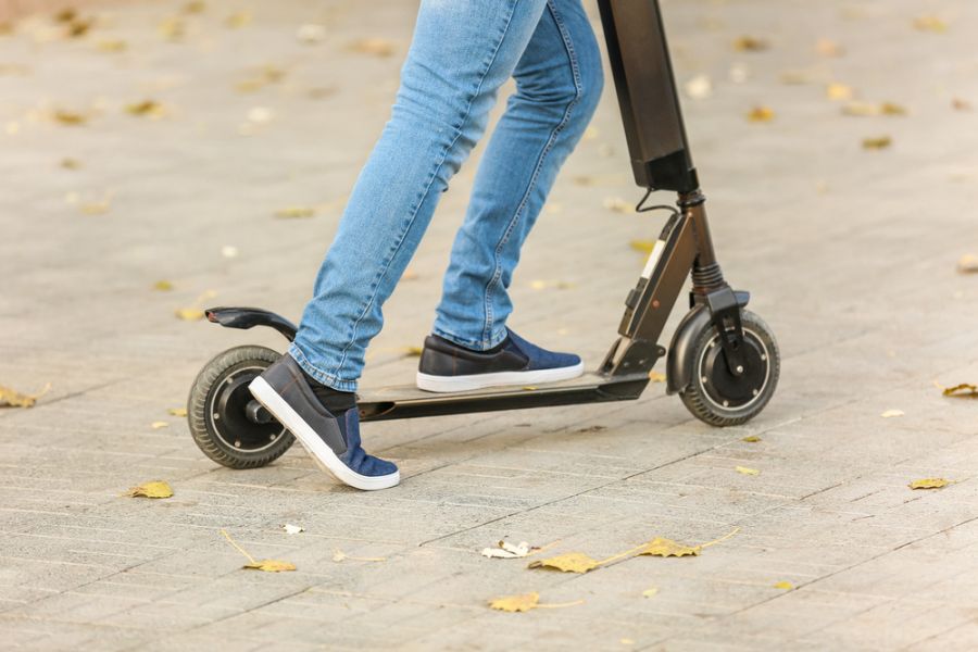 Қазақстанда жалға берілетін электрлі самокаттарды есепке алу және нөмірлеу тәртібі енгізіледі 