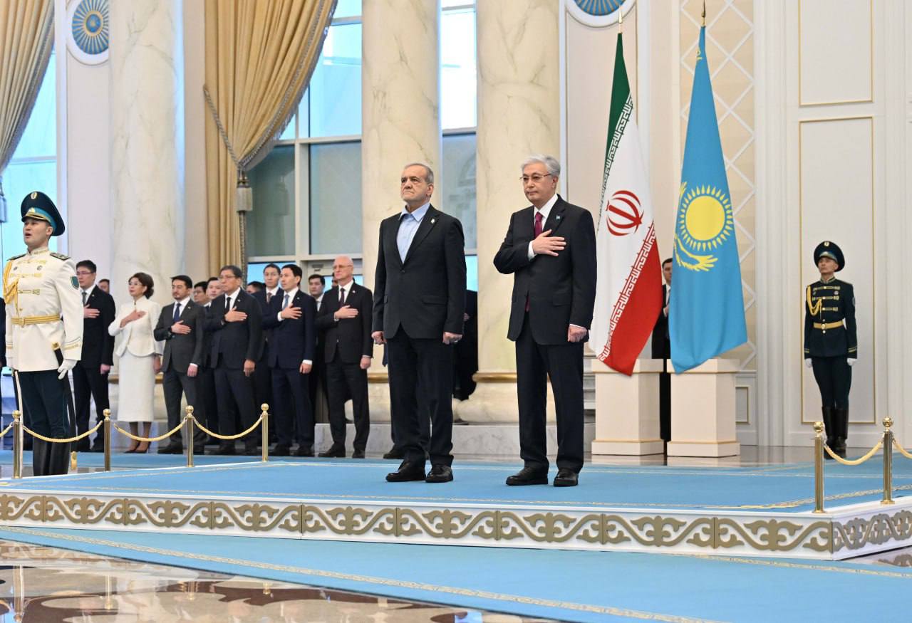 Тоқаев Иран президентін Ақордада салтанатты түрде қабылдады