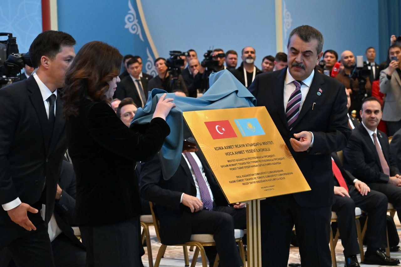Қазақстан мен Түркия президенттері Қожа Ахмет Ясауи атындағы мектептің ашылуына қатысты