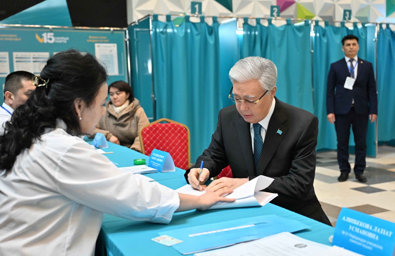 Президент республикалық референдумда дауыс берді 