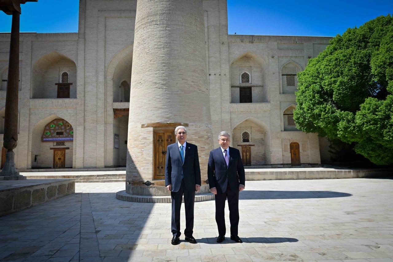Мемлекет басшысы Бұхарадағы тарихи кешенге зиярат етті 
