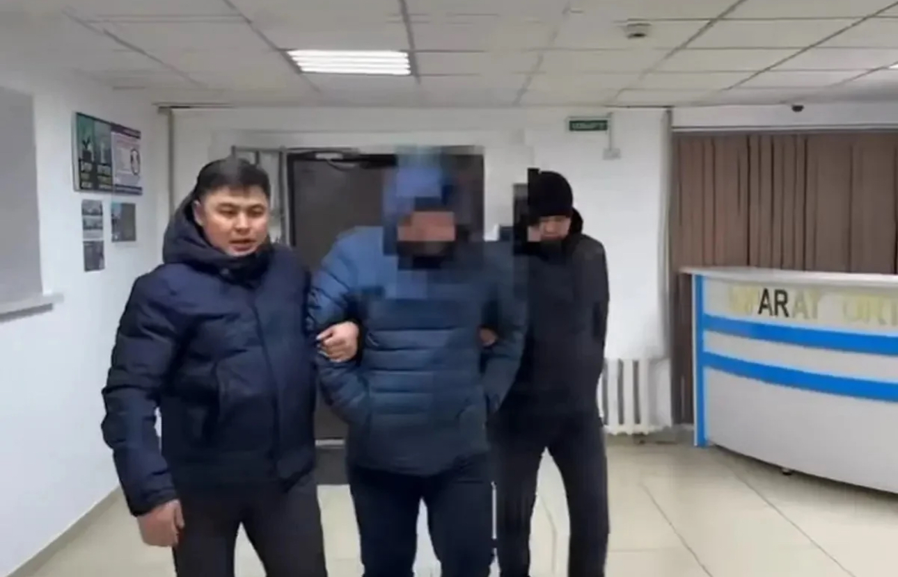 Қызылордадағы сұмдық оқиға: көршісі жасөспірімнің көз алдында әжесі мен анасын өлтірді