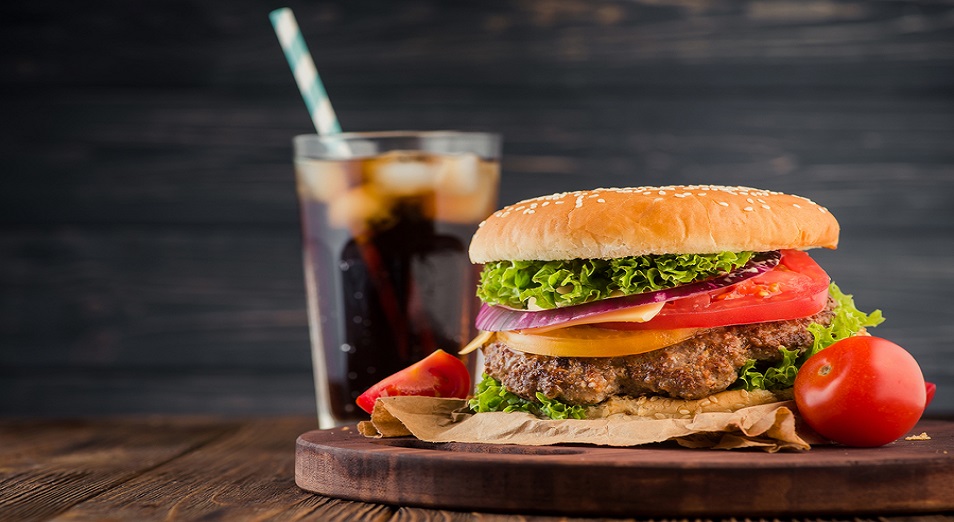 Премьер-министр балалардың тамақтану сапасын күшейтуді тапсырды: фастфуд пен энергетиктерге шектеу күшейеді