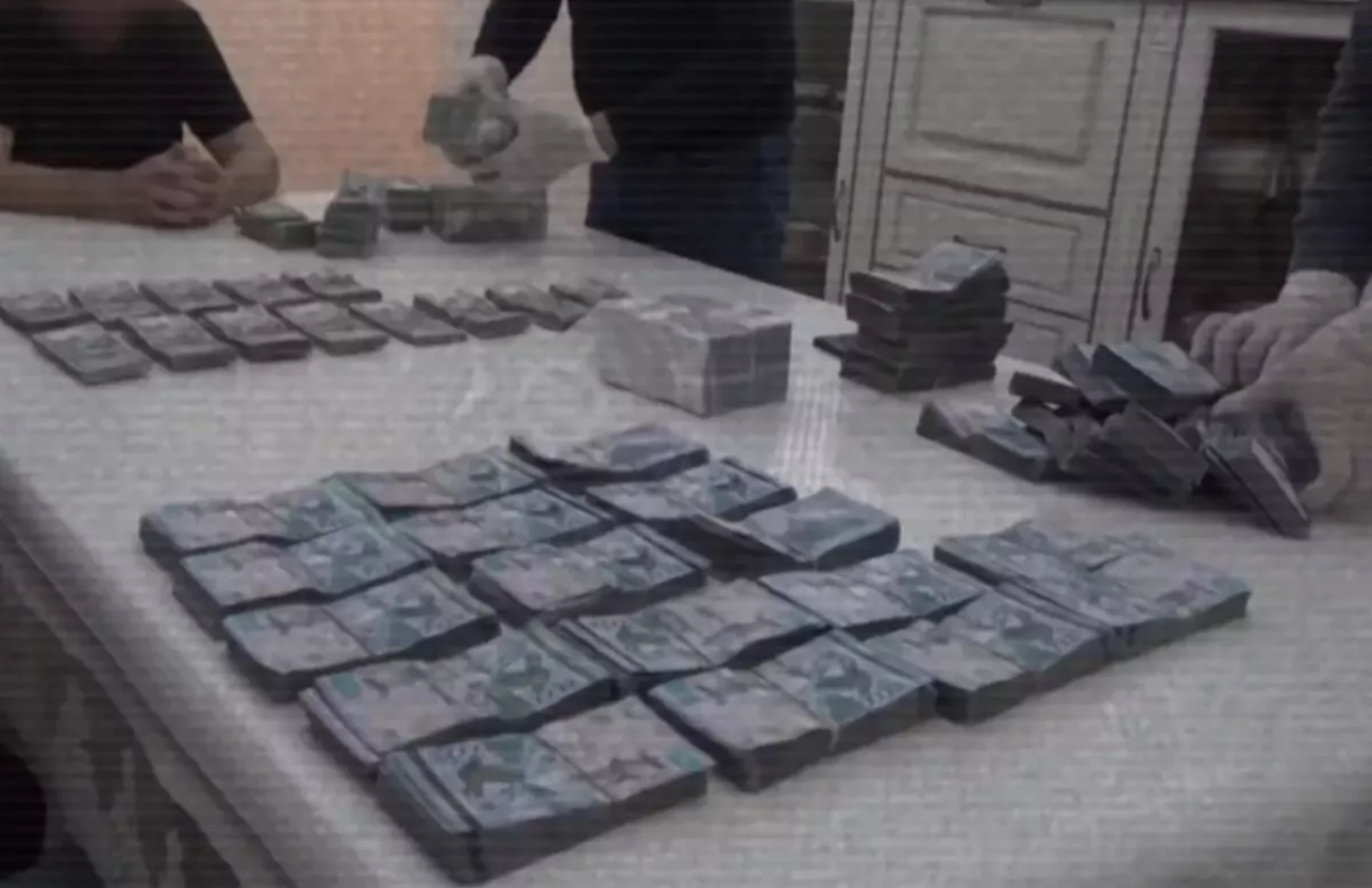 Миллиондар мен долларлар: ШҚО шенеуніктері қылмыстық іс аясында ұсталды