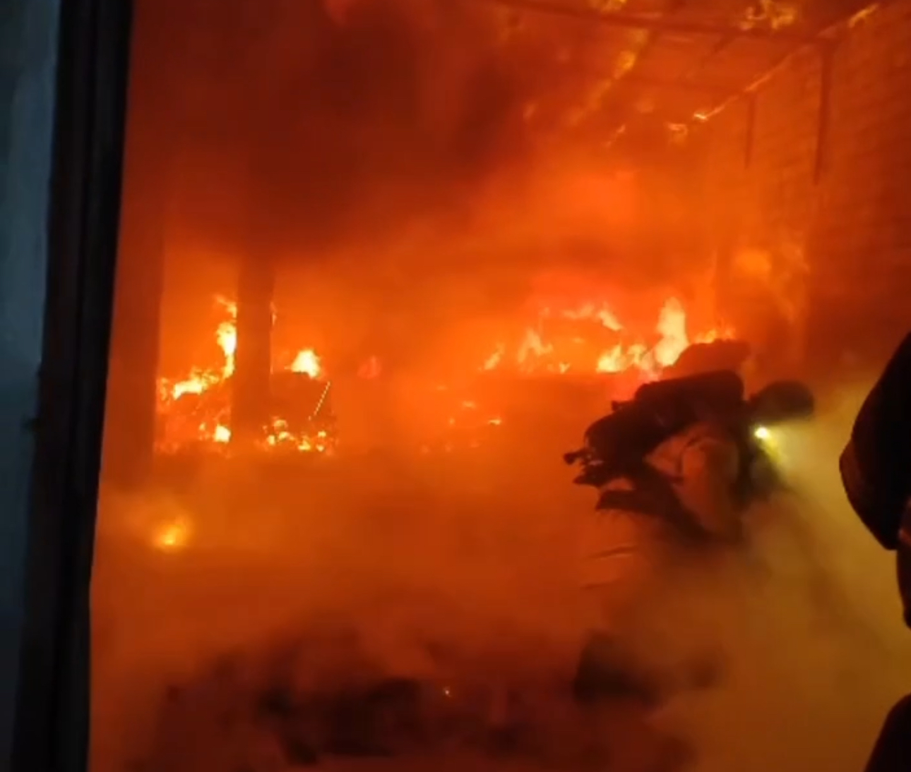 Ақтөбеде 600 шаршы метрлік жұмыртқа қоймасы өртенді