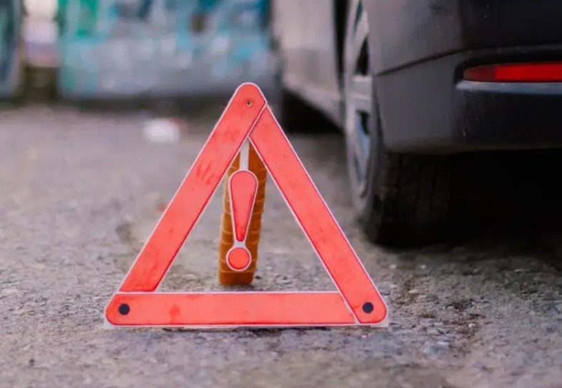 Алматы облысында автобус пен жүк пойызы соқтығысты