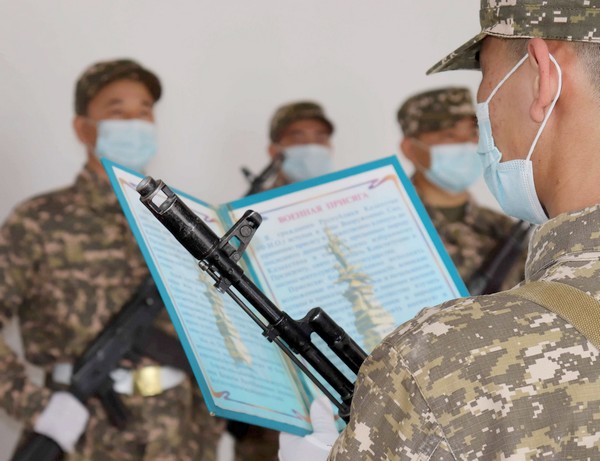 Сарбаздар тағамын өздері таңдай алады: әскерде «швед үстелі» енгізілді