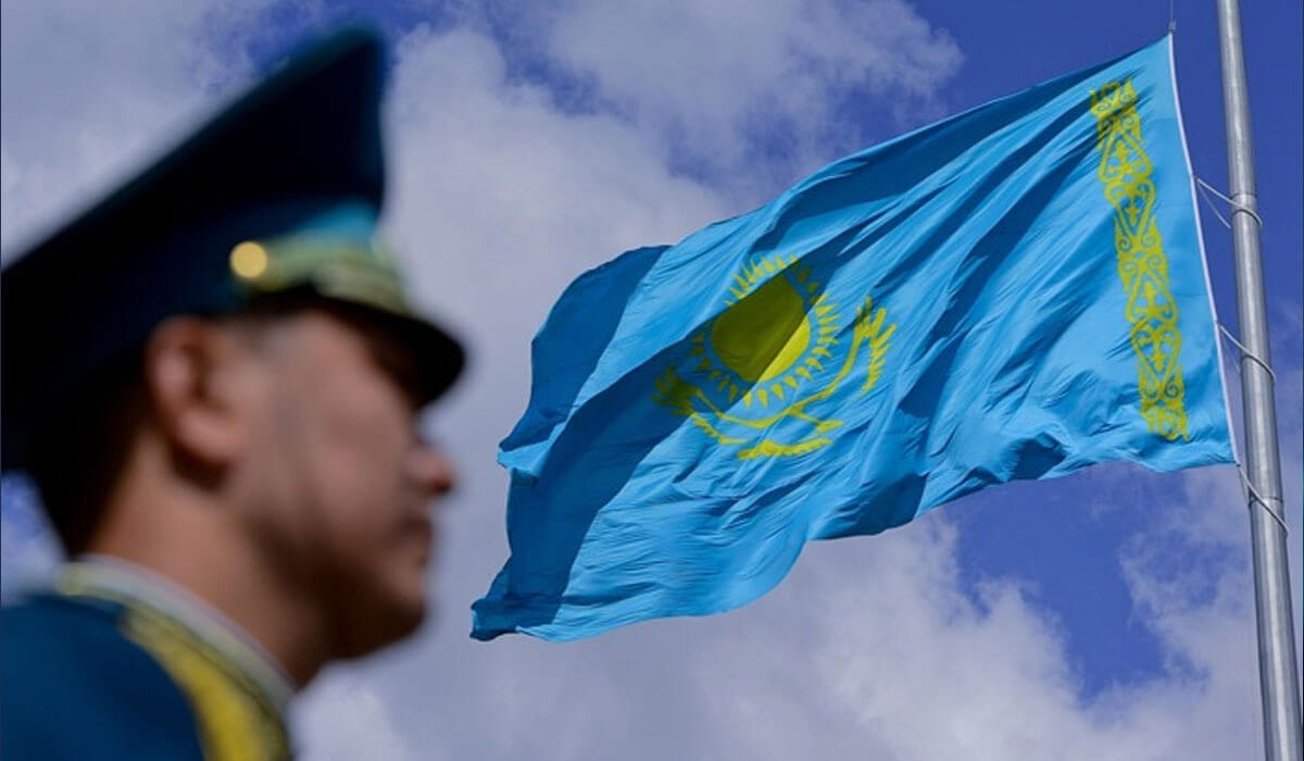 Қазақстанда күзет қызметкерлеріне қаруды ескертусіз қолдануға рұқсат берілуі мүмкін