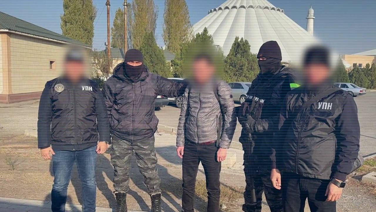 Шымкентте синтетикалық есірткі тасымалдаған курьер ұсталды