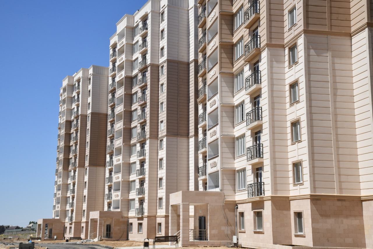 Алматының Наурызбай ауданында мыңдаған тұрғынға пәтер мен көмек берілді 